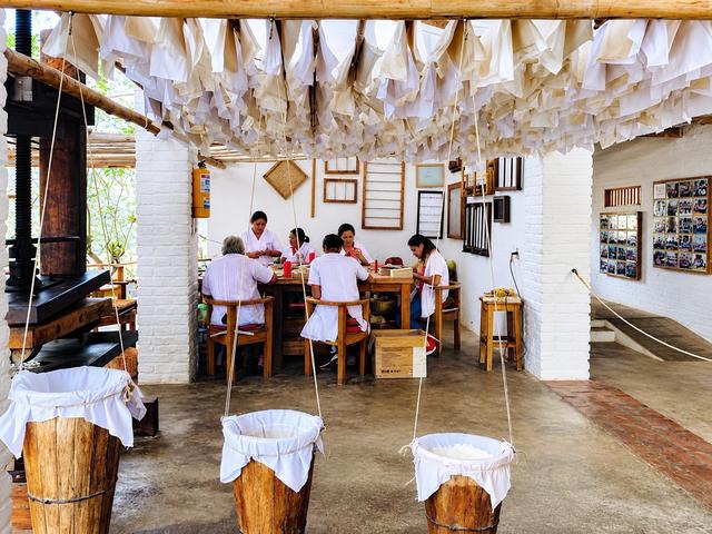 Taller de papel de fique (Fundación San Lorenzo) en Barichara